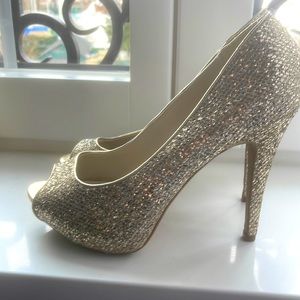 Aldo peep toes gold pumps size 9